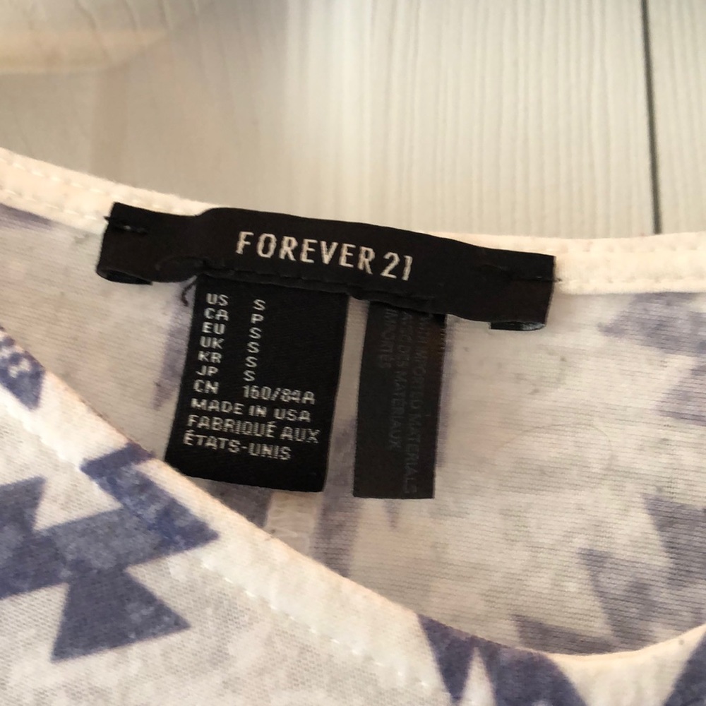 Patterned top - Picture 2 of 3